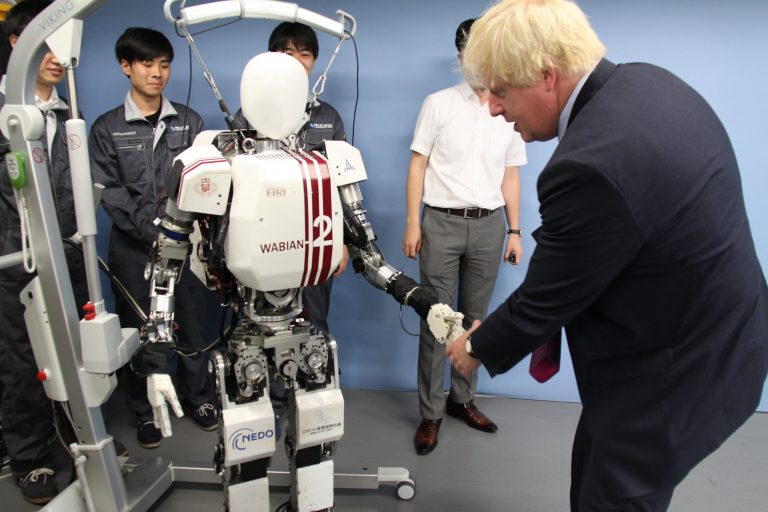 Boris Johnson er ivrig i å gi teknologigigantene mer makt